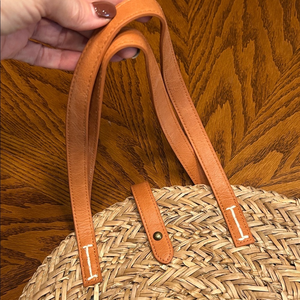 Universal Thread Circular Tan Natural Straw Handbag/Tote. 16”Diameter - Picture 4 of 10